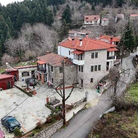 Guesthouse Petrino Pezoúla Buitenkant foto